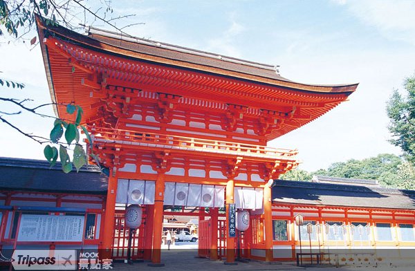 京都漫步，源氏物语与金阁寺交织文学风采