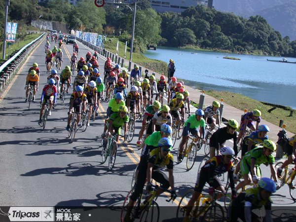 美利达铁马向前行，日月潭赏萤、看花灯