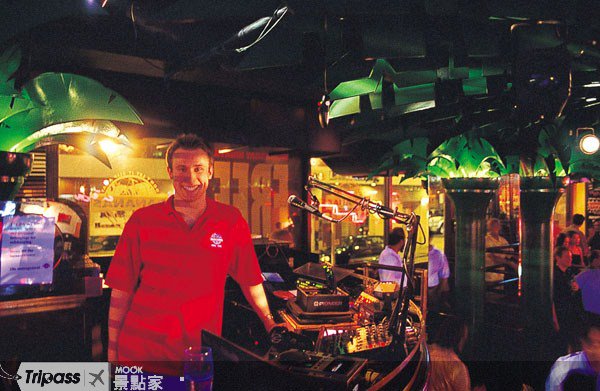香港越夜越美丽，JoeBananas靓好玩～香港::湾仔::BAR::夜店