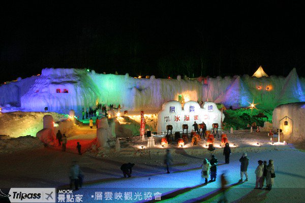 七彩绚烂的气势冰瀑::层云峡冰瀑祭::北海道::冰雪祭