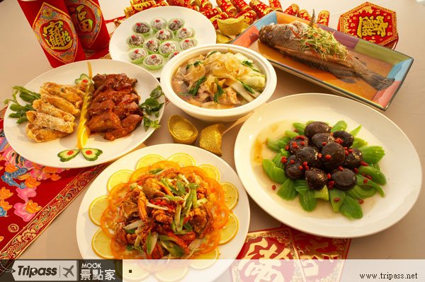 在饭店过春节，团聚围炉尽享团圆夜