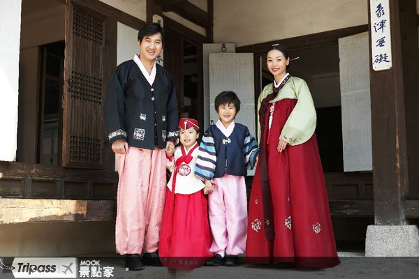 春节到韩国迎虎年，体验传统穿韩服、吃年糕汤