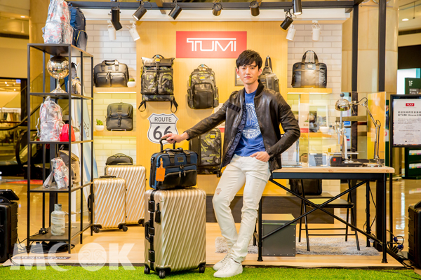 TUMI加州风概念店快闪吴慷仁帅气演绎