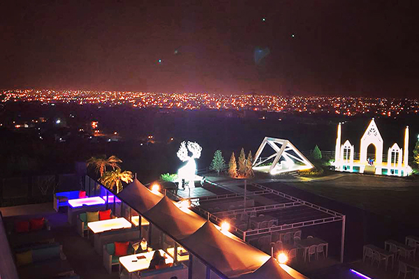 无敌夜景尽收眼底秘境景观咖啡馆打卡必拍