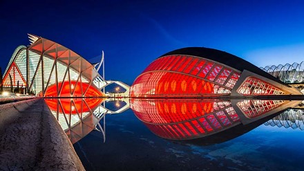 摄影师GauvinLapetoule拍摄巴伦西亚艺术科学城，形容是“外星人建筑”