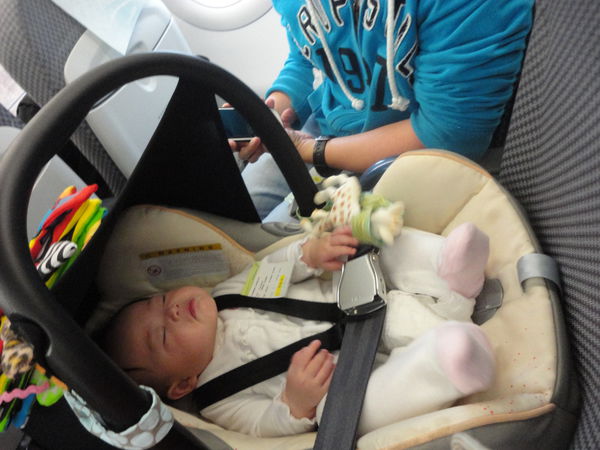 孩子是最棒的旅伴，两招搞定长途飞行