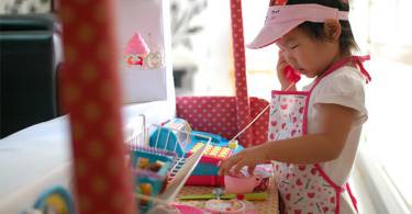 【跪妇妈DIY】纸箱搞定孩子开店梦，环保又爱地球！