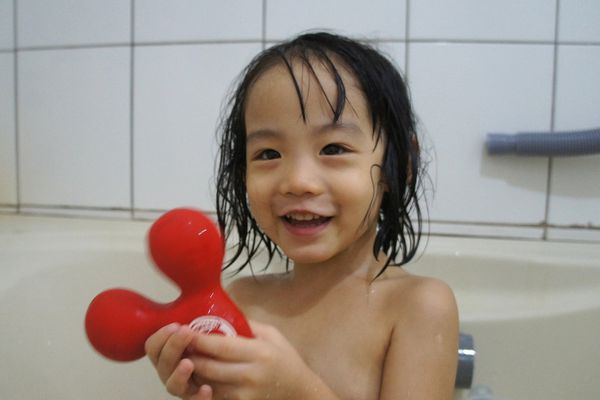 水管变身！DIY让小孩喜欢洗澡的超简单玩具