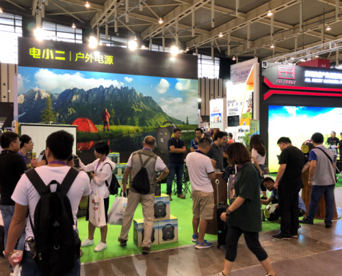 轻松解决户外用电，电小二约你户外观战世界杯