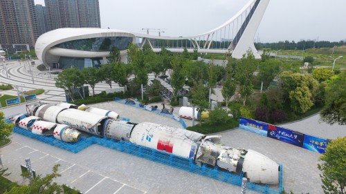 中国航天“功勋火箭“长征二号F火箭发射回收实物专展在梦东方未来世界举行 ...