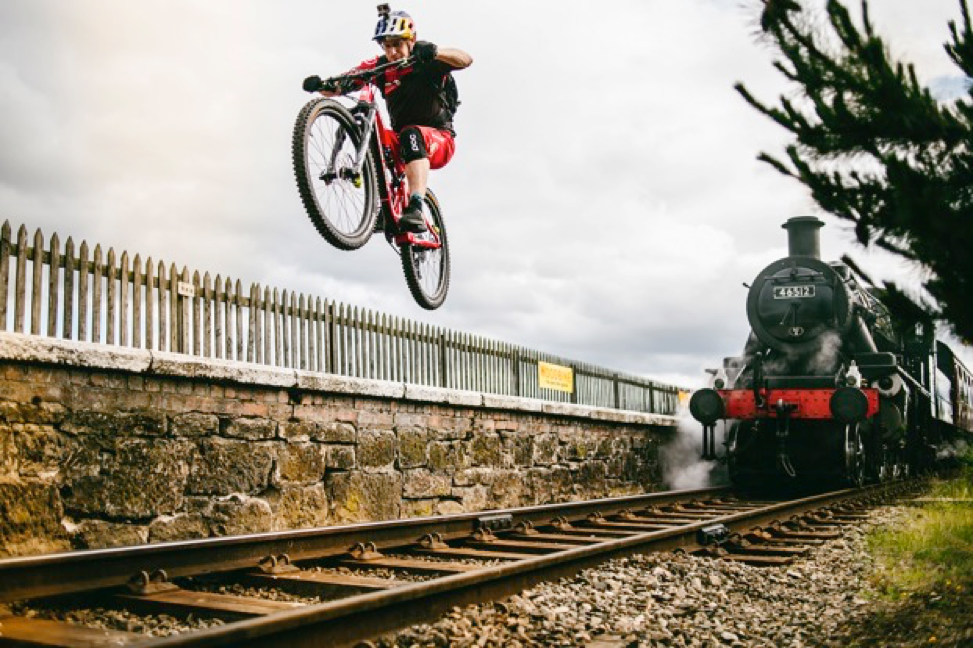2017班夫山地电影节参展影片简介:【骑趣之路 Danny MacAskill’s Wee Day Out】 ...