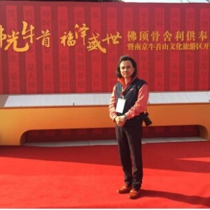 黄小明大师“佛教艺术品”雕刀上盛舞