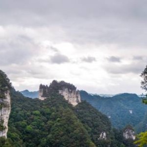 云中漫步，雨中赏景，仙境中登施秉云台山