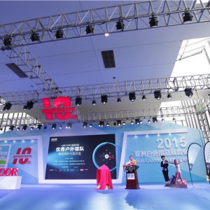 红牛2015泥石挑战赛火力全开 众车手泥石阵巅峰对决