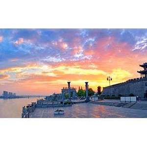 2015古名人巡城公益活动16日在襄阳举行
