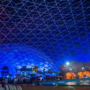 五一欢乐对碰 “津门英雄”遇见钢管舞