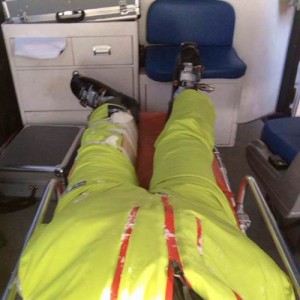 央视主播韩乔生滑雪与美女相撞 导致左小腿两处骨折