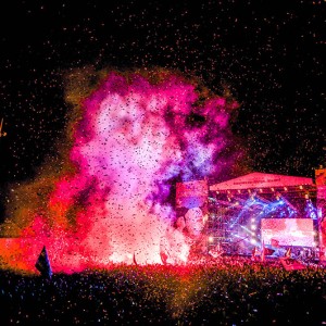 深圳迷笛音乐节“摇滚跨年” 舌头痛仰同台成经典瞬间