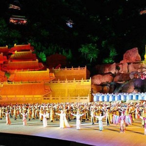 大型山水实景演出《天下情山》今日落下帷幕