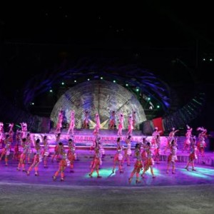 “百对新人”游方邂逅 情定西江千户苗寨