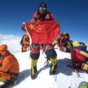 登山家张梁放弃近在眼前山顶 称更加热爱生命