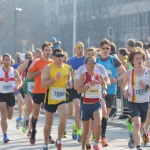 柏林举行34届半程马拉松赛 3万余人参加