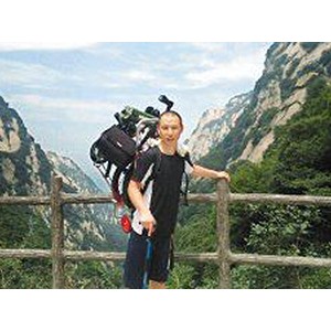 北京“怪小伙”携妻度蜜月 扛单车爬遍三山五岳