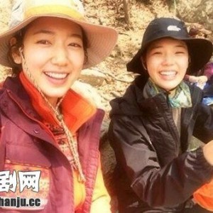 韩国影星朴信惠素颜登山认证称爬山很幸福