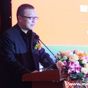变形金刚空降天津欢乐谷 钢铁英雄与你一起去拯救地球吧！