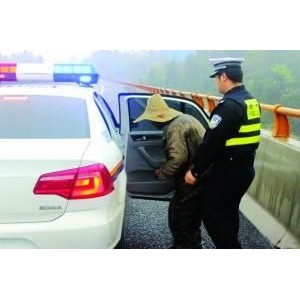 6旬老人徒步13天回家 沿路村民帮解决食宿