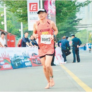 赤脚大仙3年跑完1万公里 不停奔跑不惧失败