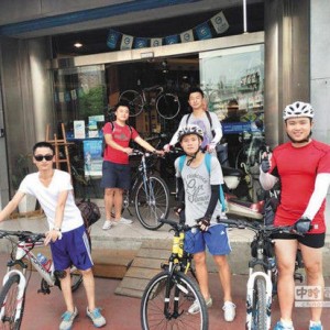 女子骑车滑倒致重伤 男子将其送医后离开