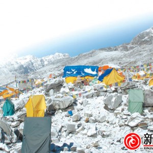 珠峰雪崩：女子登山队将按计划继续训练