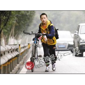 父亲带儿子3天骑行220公里作其成人礼