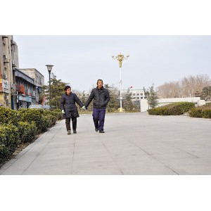 男子陪妻子对抗病魔9个月走5000里
