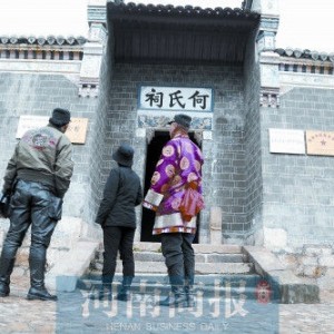 男子10年走完4条长征路穿坏30双鞋行程6万里
