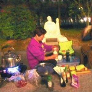 山东老夫妻开房车穷游全国 叹过路费贵