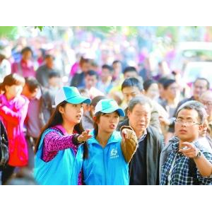 20万游客登香山赏红叶 周末扫出20吨垃圾
