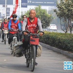 6旬老人携妻穷游10国 写30万字旅游攻略