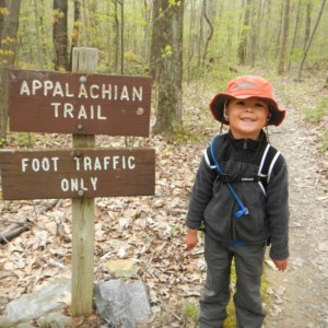 美国5岁男童徒步4500公里穿越山脉