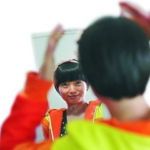 重庆患白血病女孩骑行2600公里游四川