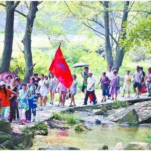 户外服装品牌庞杂:注重功能性前景可期