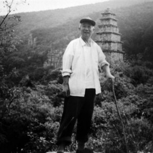 尼泊尔拟严控珠峰：禁止登山者脱光衣服倒立等