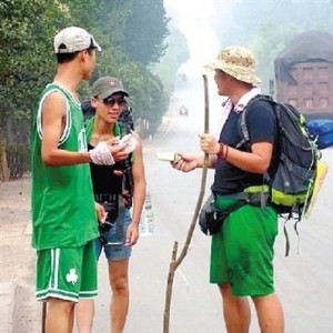 河南2名大学生从郑州徒步10天到西安