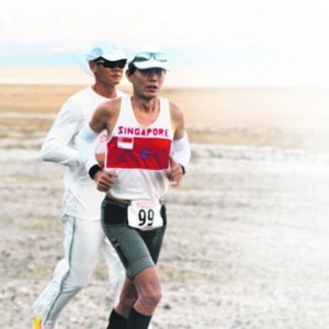 新加坡60岁华人完成恶水超级马拉松赛