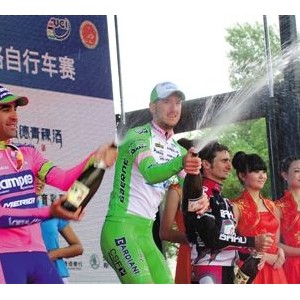 2013环青海湖自行车赛开始跨省骑行