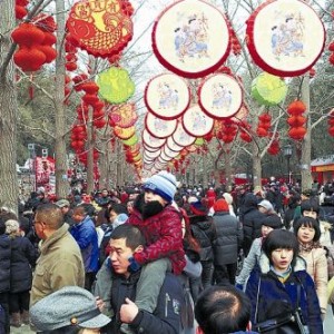 春节期间餐饮烟花瘦身 自驾出游热闹
