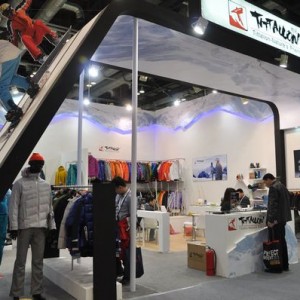 简约TITTALLON展位 呈现全系列户外装备