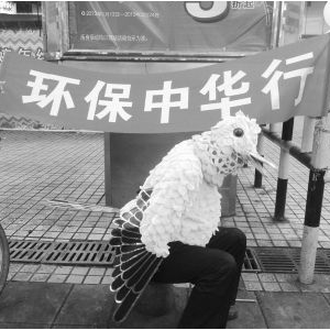 南京68岁老人骑行海南宣传环保