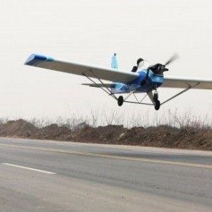 大学生10万元自制飞机试飞成功